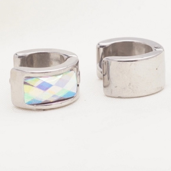 NEW!๐๐IRIDESCENT! FACETED GEM WIDE HOOPS๐๐PUNK - Picture 4 of 8